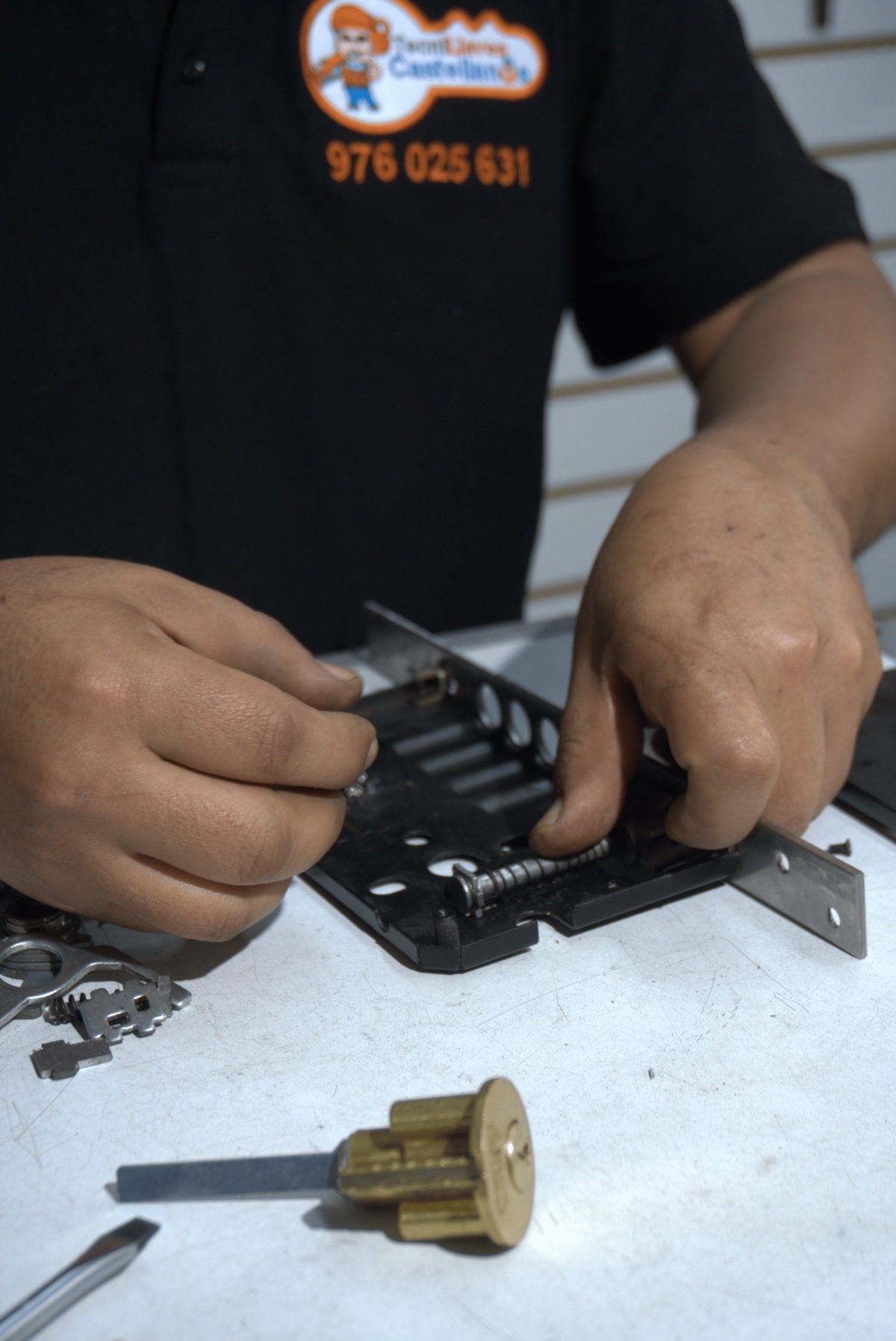 Mantenimiento y Reparación de Cerradura 1